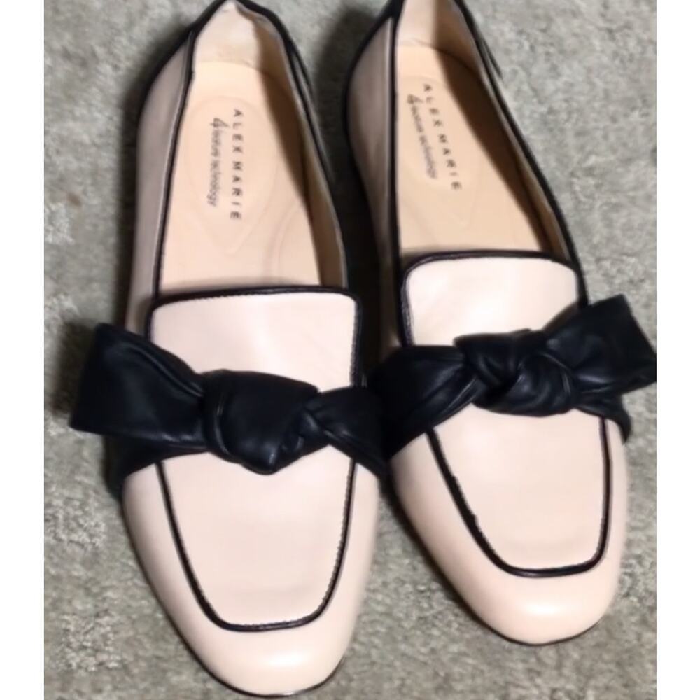 NWOT Alex Marie Aldelyn Flats 4 Feature Technology‎ Cream Black Half Bow 8.5M